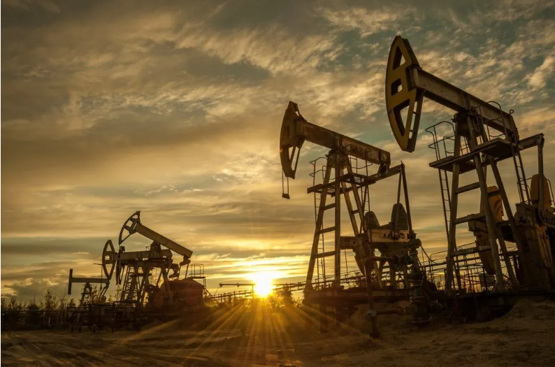 Oil Jumps After Trump Warns Iran of Hard Strike